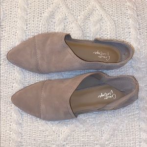 Crown Vintage taupe flats/booties!